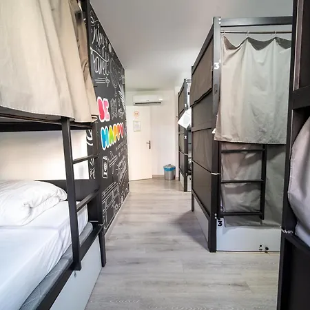 بيت شباب Be Happy - En El Centro De نيرخا